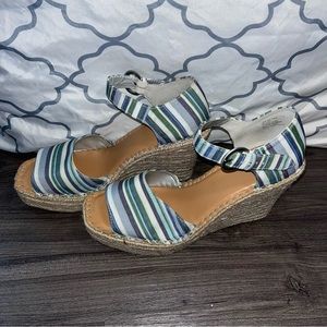 a.n.a. Wedges blue and white stripes peep toe